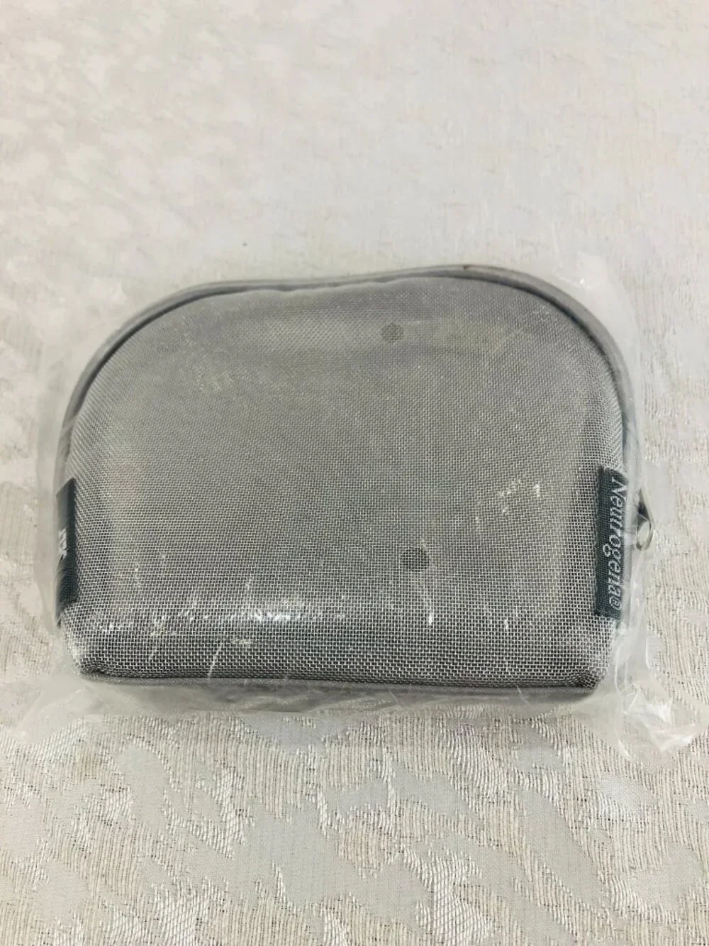 Neutrogena Silver Mesh Cosmetic Bag + 3 Hydro Boost Gel-Cream Minis NWT